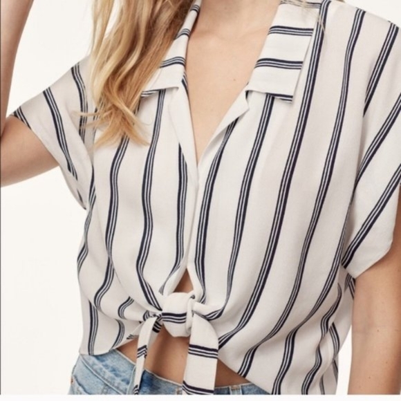 Aritzia Tops - Wilfred Free Pink Tie Front Crop Blouse Small